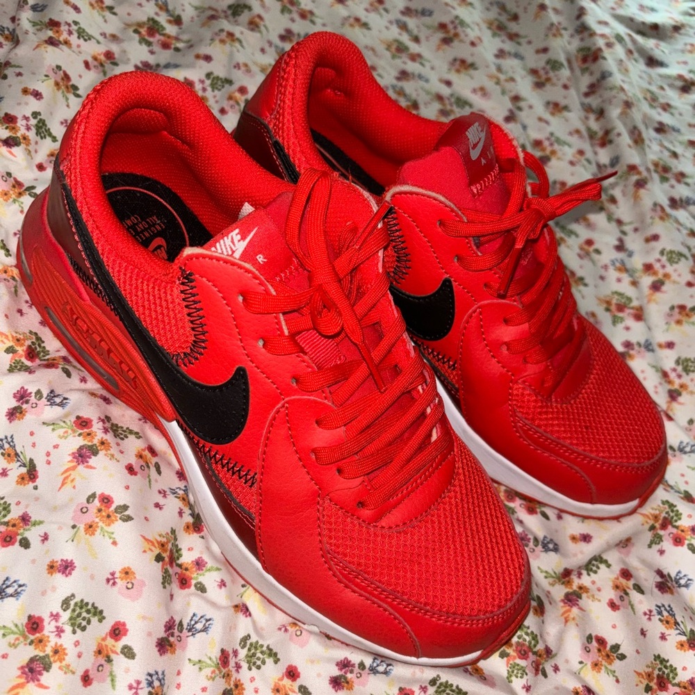 Women’s size 8 Nike Air Max